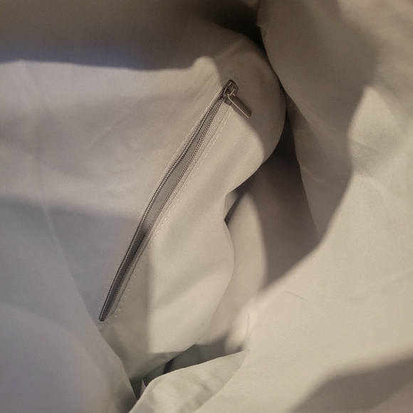 Silver sequined purse with silver chain - Picture 4 of 5